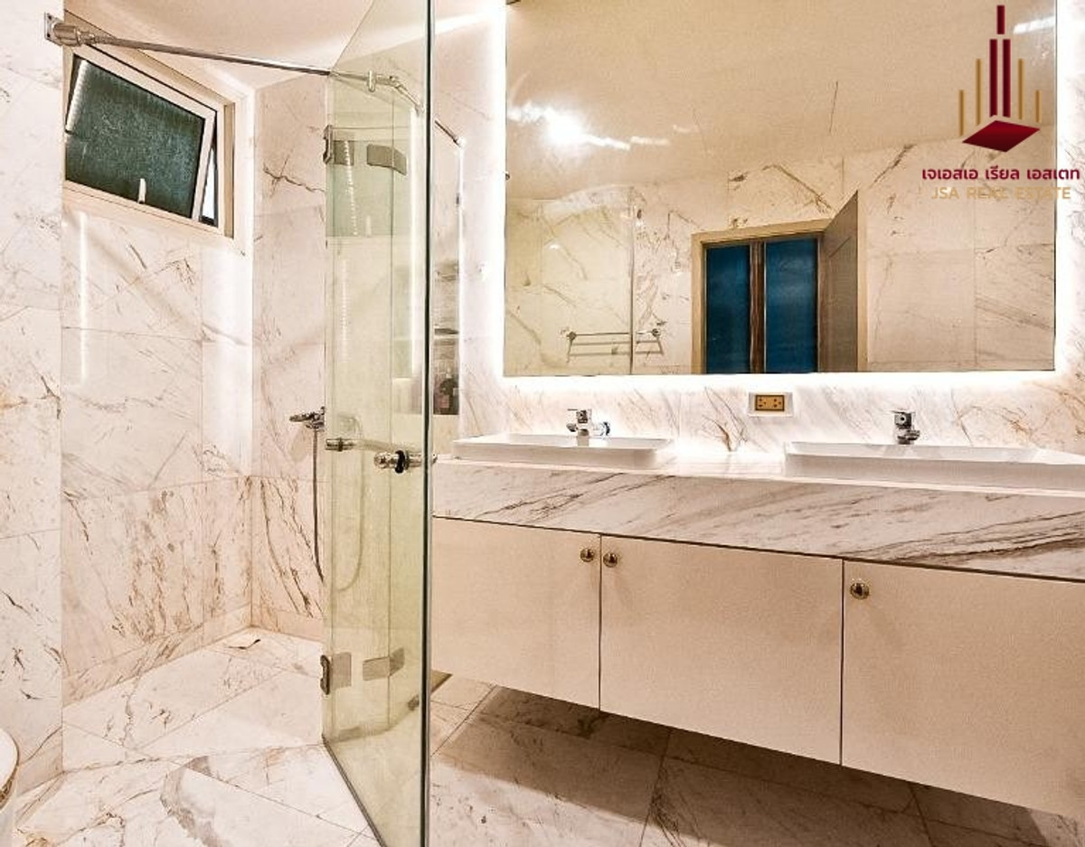 ขายคอนโดสาทร นราธิวาส : ✨ For Sale: The Empire Place Condo ✨  💰 Only 19,500,000 THB