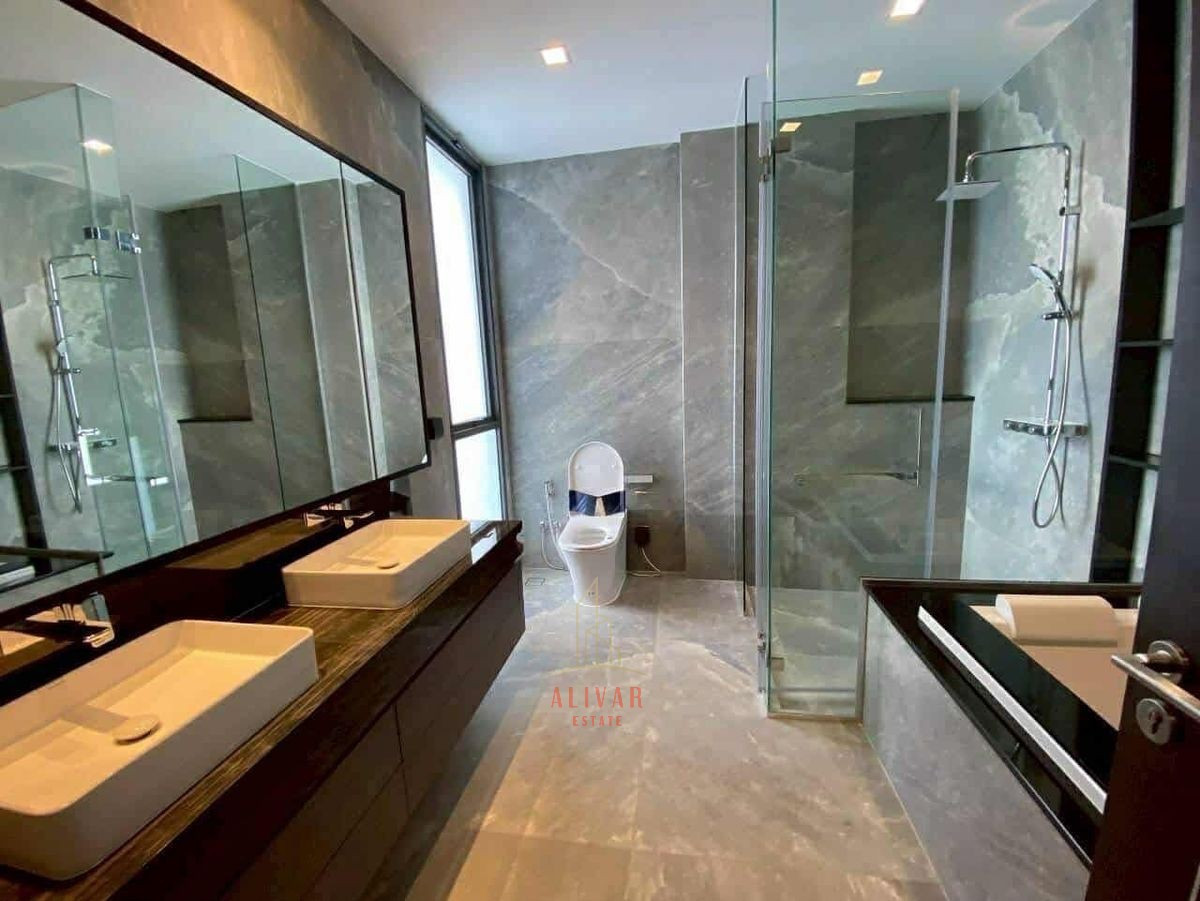 For SaleHousePattanakan, Srinakarin : SH120125 For sale: 3-story detached house, 5 bedrooms at The Gentry Pattanakarn 2 with elevator and private swimming pool. Connect Thonglor-Ekkamai only 7 minutes.