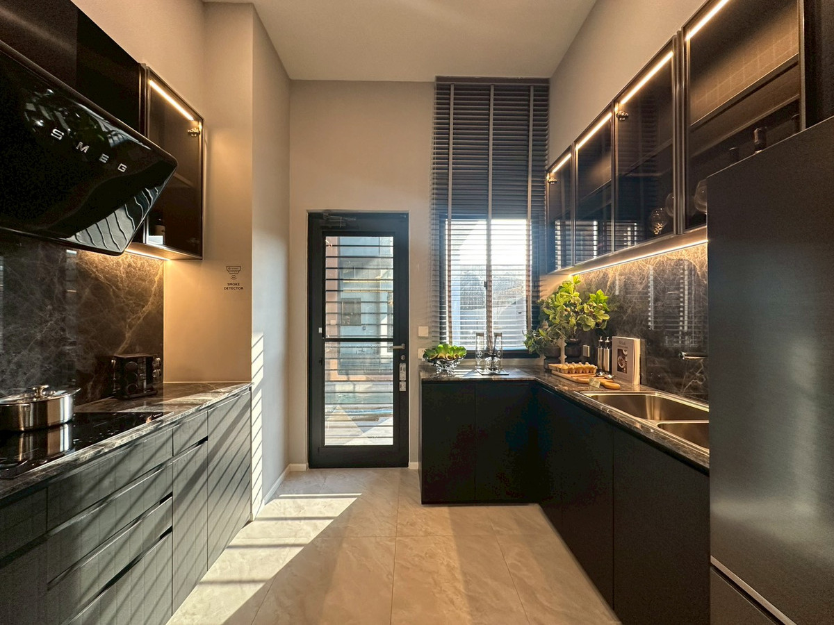 For SaleHousePattanakan, Srinakarin : For sale luxury house in Pattanakarn✨4 bedroom 421 sq.m fully furnished with show unit 42.5 mb negotiable Tel 0863692224