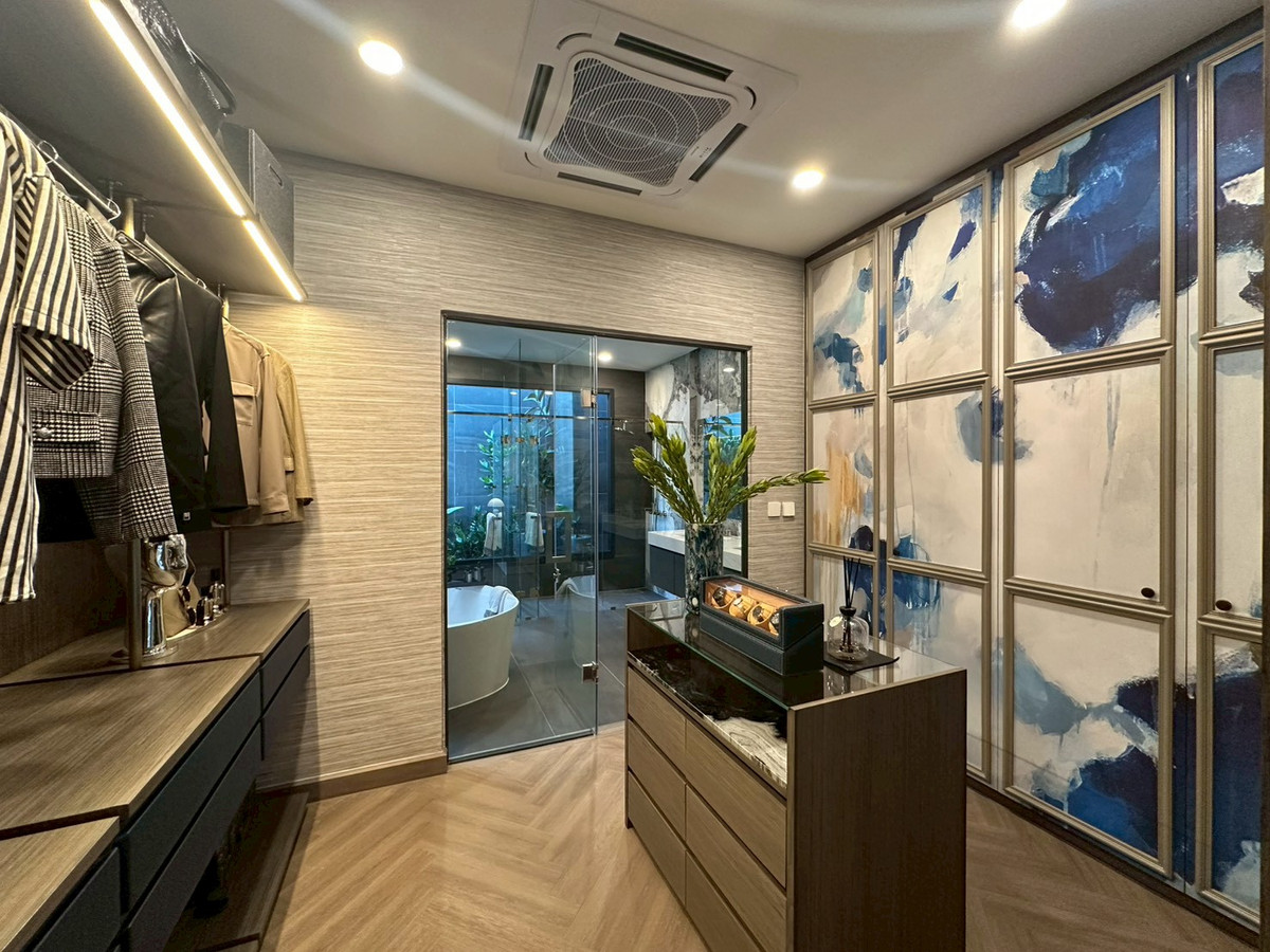 For SaleHousePattanakan, Srinakarin : For sale luxury house in Pattanakarn✨4 bedroom 421 sq.m fully furnished with show unit 42.5 mb negotiable Tel 0863692224