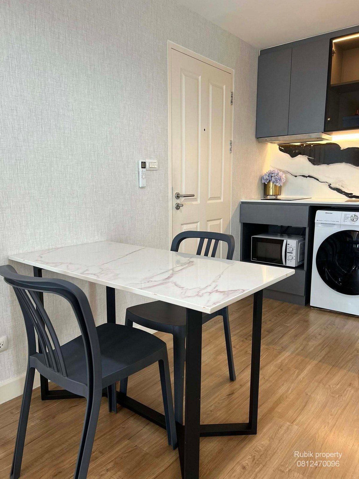 For RentCondoRatchadapisek, Huaikwang, Suttisan : 🏢 Condo available for rent | The Kris Ratchada Soi 17 (Building 7) RB1479, size 2 bedrooms, 1 bathroom | 45 sq m., good location near MRT Ratchada - very convenient in and out.