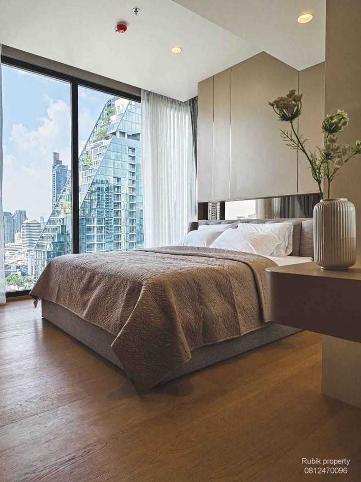 For RentCondoSathorn, Narathiwat : Anil Sathorn 12 — Rare Corner Unit, ready to move in, near BTS Saint Louis 0 meters RB1485