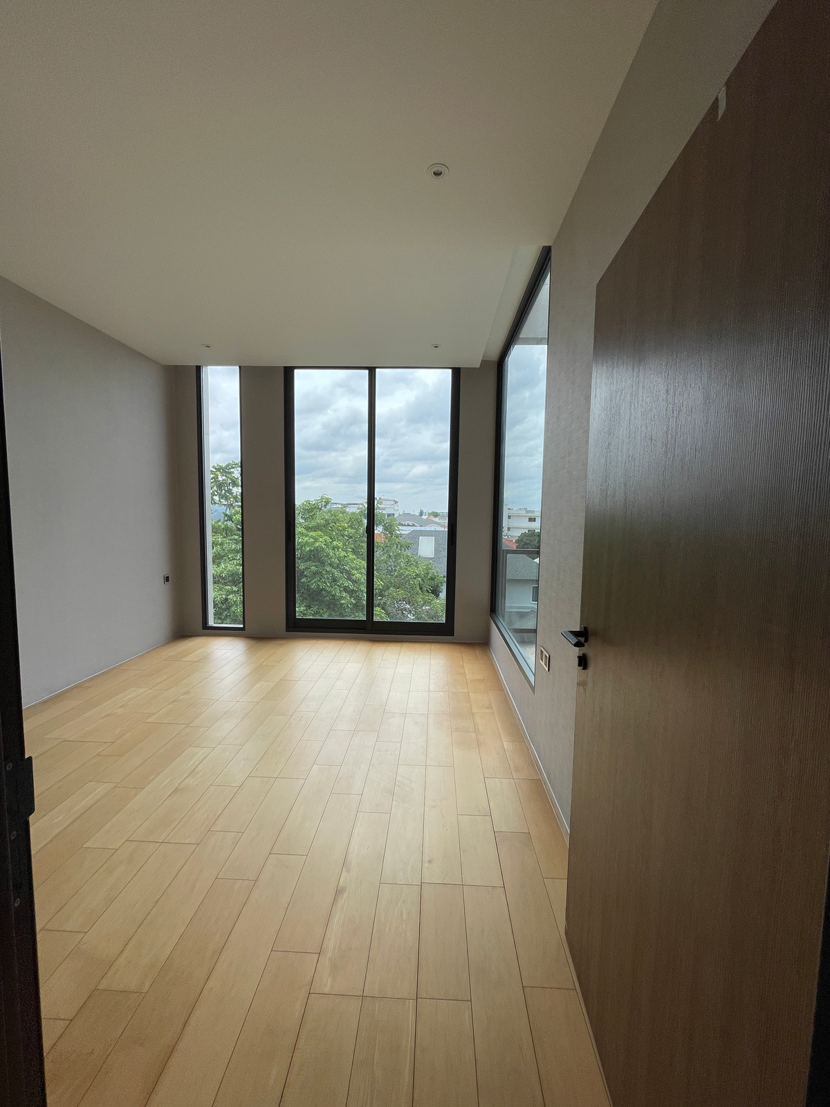 ขายบ้านพัฒนาการ ศรีนครินทร์ : ขายบ้านเดี่ยวหรู 4 ชั้น ZENITH 5 RESIDENCES ศรีนครินทร์ หลัง Paradise Park พื้นที่ใช้สอย 531 ตร.ม. ใกล้รถไฟฟ้าสายสีเหลือง