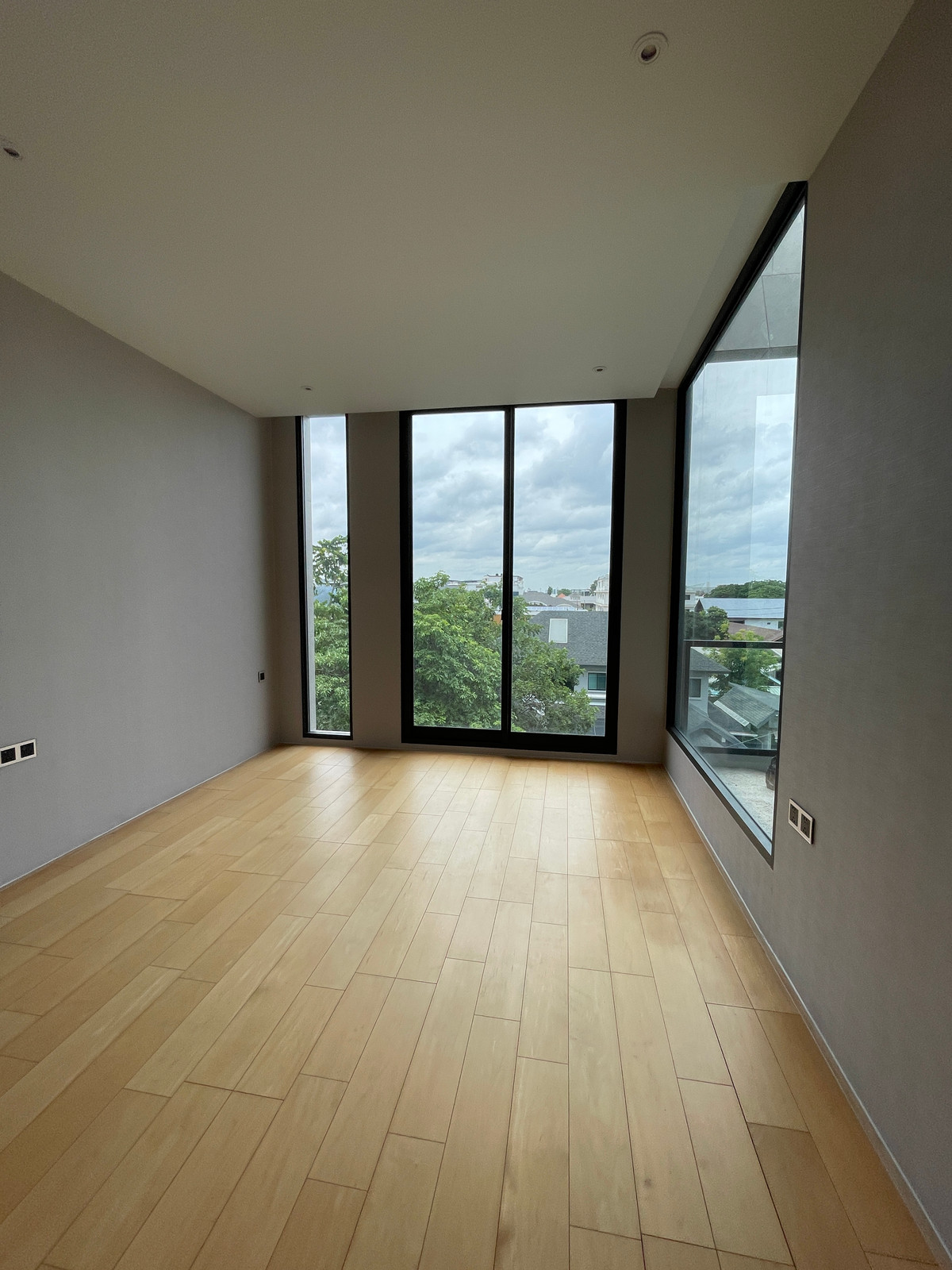 ขายบ้านพัฒนาการ ศรีนครินทร์ : ขายบ้านเดี่ยวหรู 4 ชั้น ZENITH 5 RESIDENCES ศรีนครินทร์ หลัง Paradise Park พื้นที่ใช้สอย 531 ตร.ม. ใกล้รถไฟฟ้าสายสีเหลือง