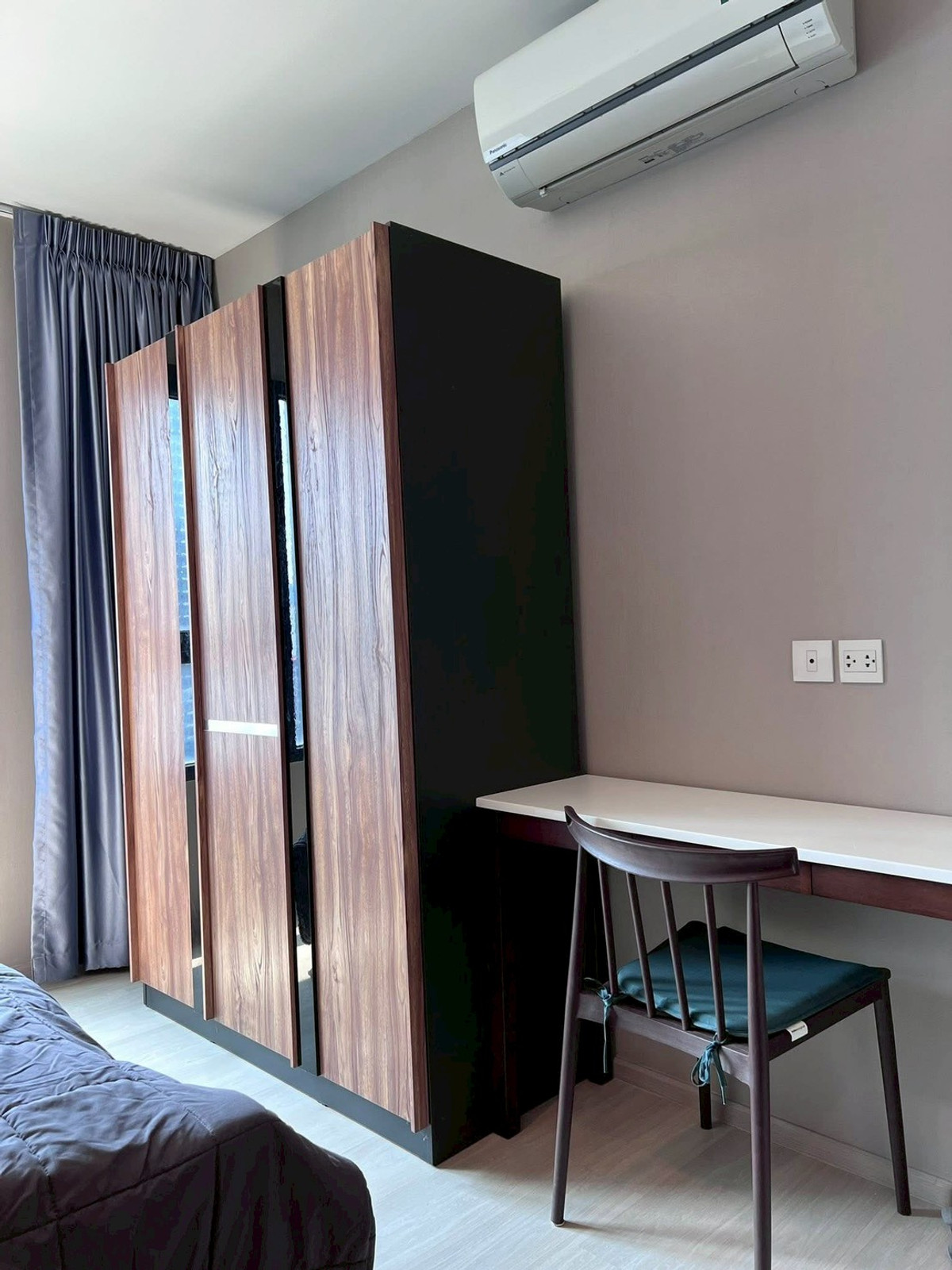 For RentCondoRama9, Petchburi, RCA : Life Asoke, the most popular condo next to MRT Phetchaburi - fully furnished, ready to move in with your bags!