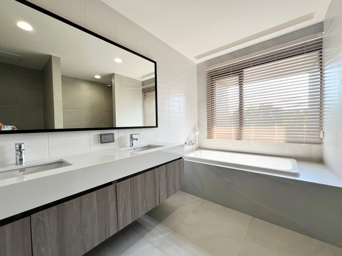 For RentHousePattanakan, Srinakarin : For rent: Single house, Noble Norse, Krungthep Kreetha, 4 bedrooms, garden view, fully furnished.