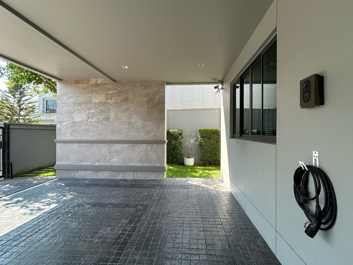 บ้านบางนา แบริ่ง ลาซาล : ให้เช่า / ขายบ้านเเกรนด์บางกอกบูเลอวาร์ด ราคาเสนอได้ค่ะ