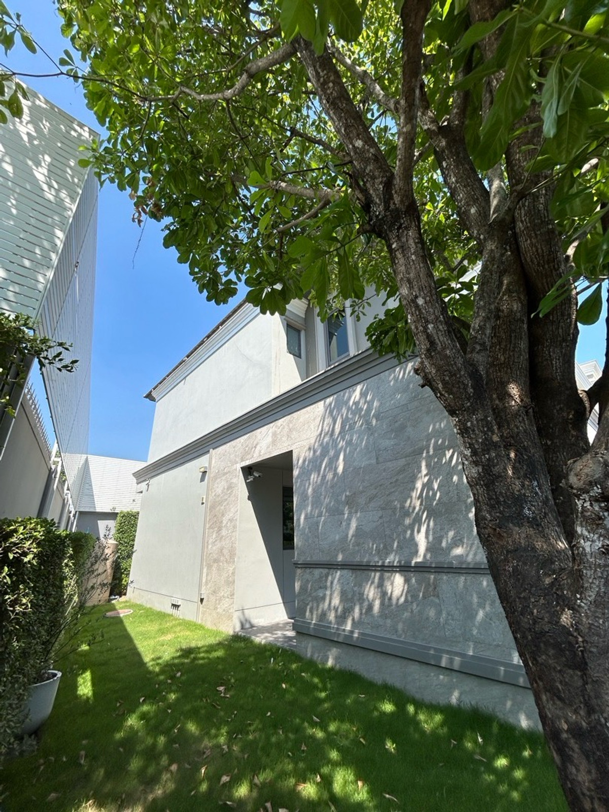 บ้านบางนา แบริ่ง ลาซาล : ให้เช่า / ขายบ้านเเกรนด์บางกอกบูเลอวาร์ด ราคาเสนอได้ค่ะ