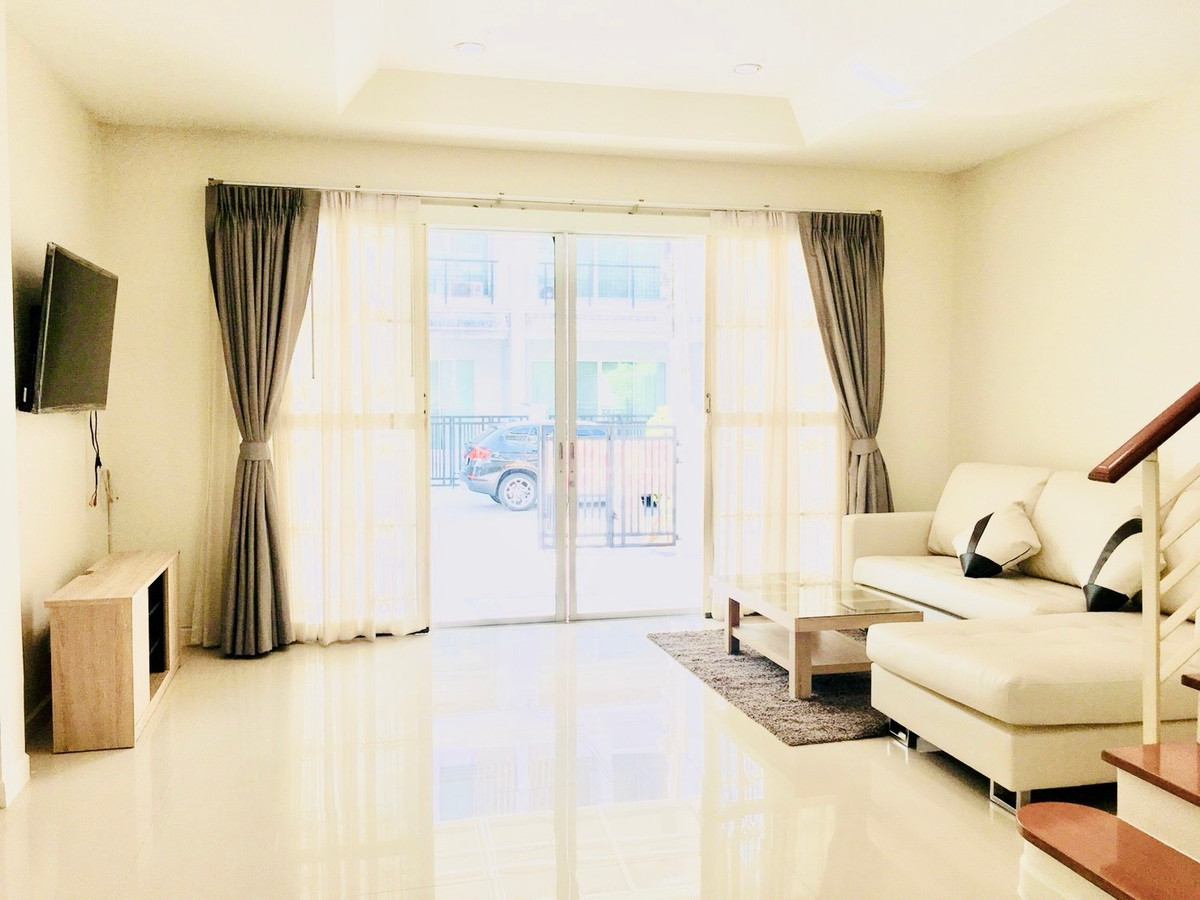 ให้เช่าทาวน์โฮมพัฒนาการ ศรีนครินทร์ : เช่าด่วน ทาวน์โฮม 3 ชั้น บ้านกลางเมือง เออร์บาเนี่ยน ศรีนครินทร์ 46/1 บ้านสวย เฟอร์ฯ ครบ พร้อมเข้าอยู่