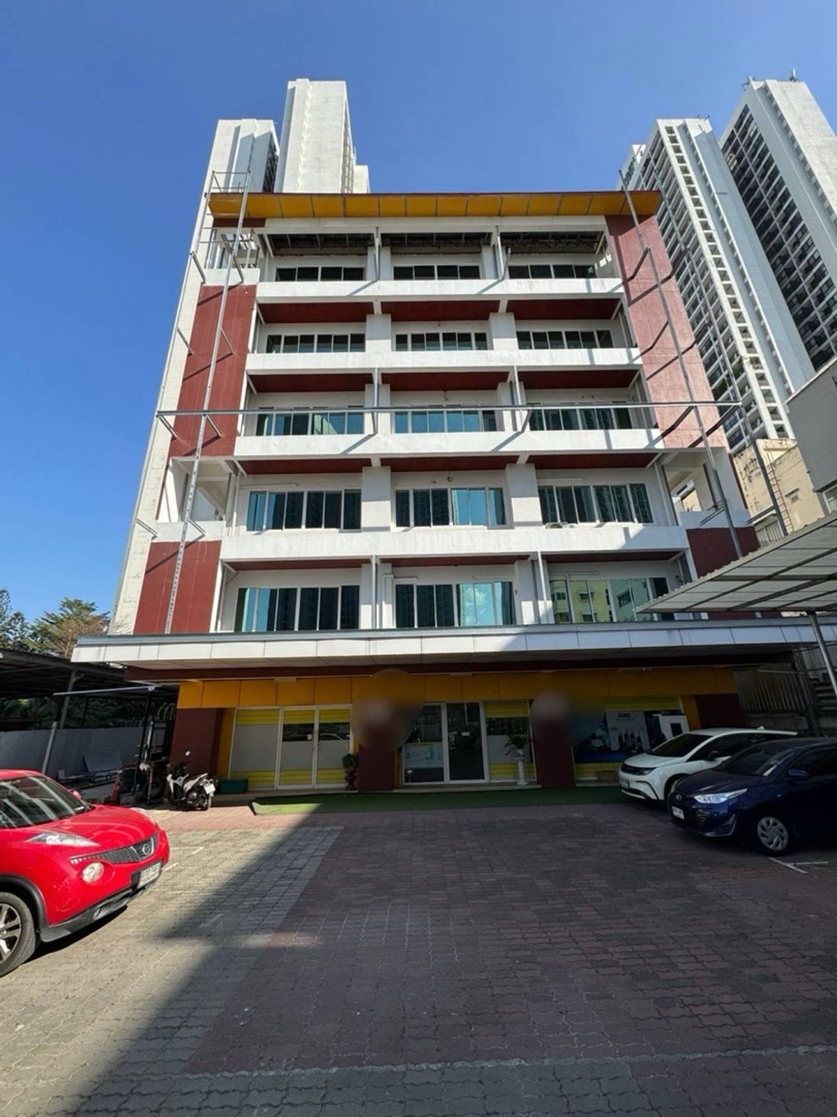 For RentOfficeBangna, Bearing, Lasalle : Single building 2,260 square meters, 6 floors, has elevator, 10 parking spaces, can rent more @ Bangna, near Central, international schools and Mega Bangna.