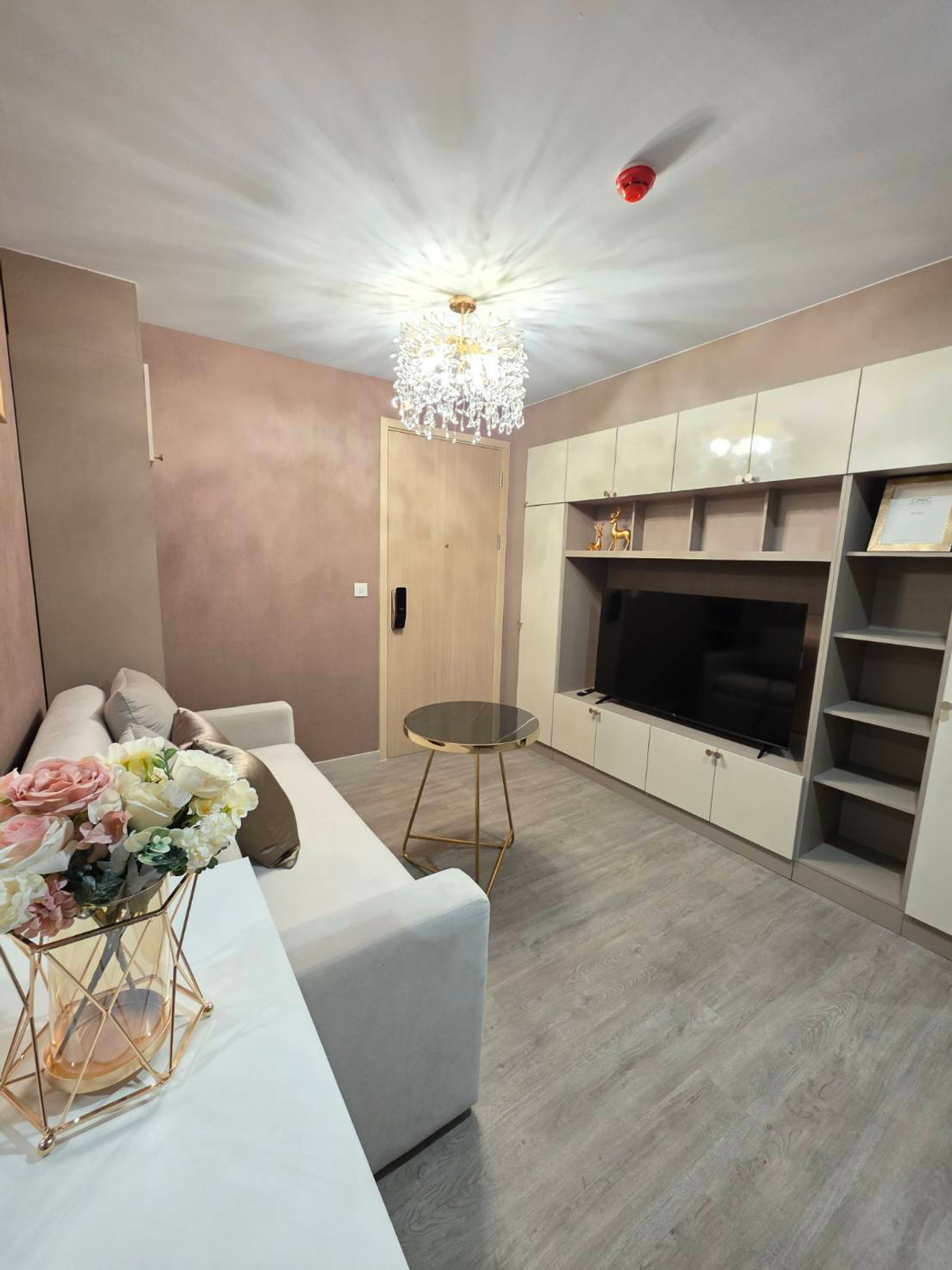 ให้เช่าคอนโดสาทร นราธิวาส : ห้องใหม่ตกแต่งใหม่ (ยังไม่เคยมีผู้เช่า) ห้องวิวสระว่ายน้ำ  ปล่อยเช่า  The Shade Sathon 1