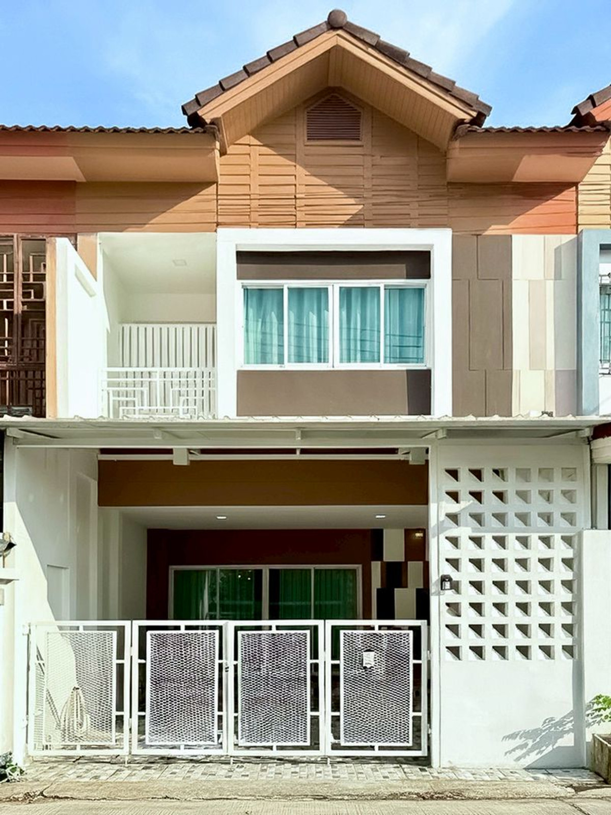 ขายทาวน์โฮมพัทยา บางแสน ชลบุรี สัตหีบ : เซนสิริ ทาวน์โฮม / 2 ห้องนอน (ขาย), Censiri Townhome / 2 Bedrooms (FOR SALE) BEWN005