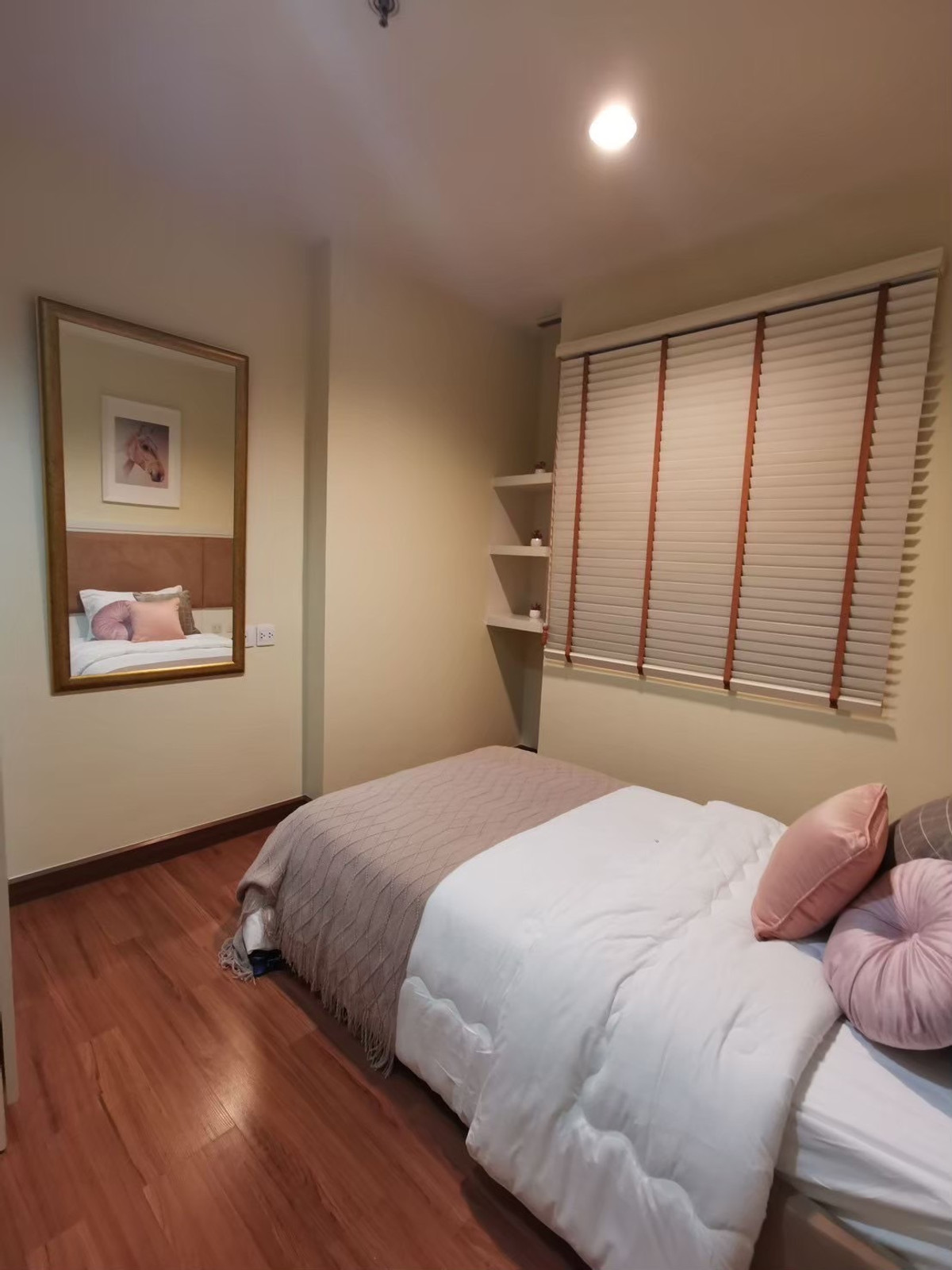 For RentCondoAri,Anusaowaree : Condo for rent at The Crest Phahon Yothin 11 with 2 bedrooms, 1.5 bathrooms, 54.24 sq m. Fully furnished