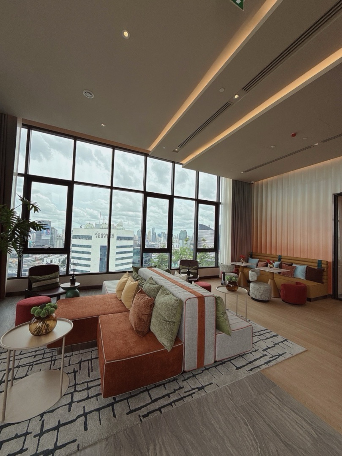 ขายคอนโดพระราม 9 เพชรบุรีตัดใหม่ RCA : 𝐓𝐇𝐄 𝐁𝐀𝐒𝐄 𝐔𝐑𝐁𝐀𝐍 𝐑𝐀𝐌𝐀𝟗 𝐅𝐫𝐞𝐞 ทุกค่าใช่จ่าย ฟรีเงินดาวน์ 𝐎 บาท ผ่อนสบายๆ 𝟖,𝟗𝟎𝟎/เดือน ราคาดีที่สุด 