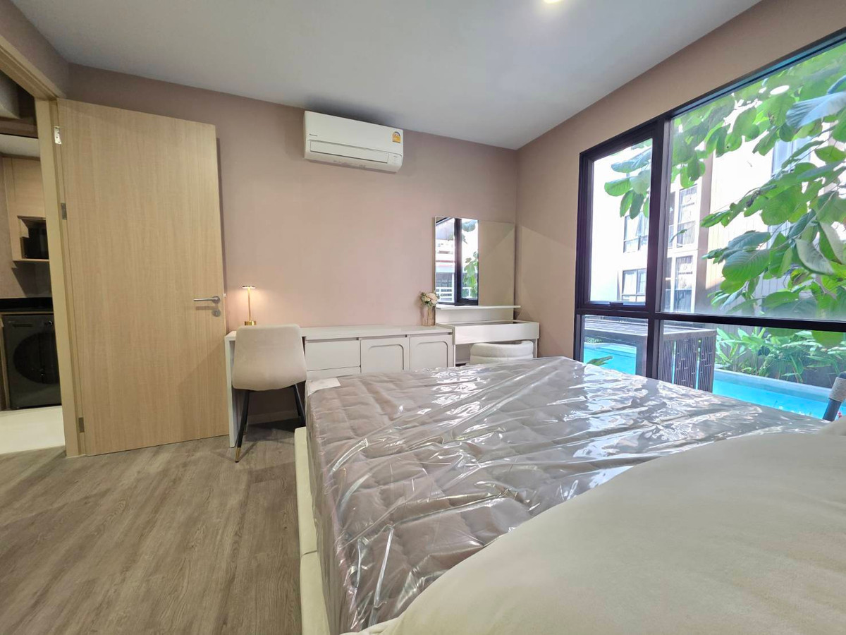 For RentCondoSathorn, Narathiwat : New room, newly decorated (Never been rented) Pool view room for rent, The Shade Sathon 1.
