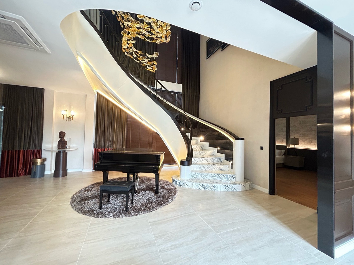 บ้านบางนา แบริ่ง ลาซาล : ให้เช่า / ขายบ้านเเกรนด์บางกอกบูเลอวาร์ด ราคาเสนอได้ค่ะ