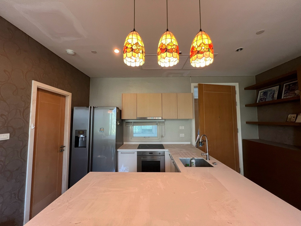 For SaleCondoKasetsart, Ratchayothin : Urgent sale, 2 bedrooms, 79 sq m, near the BTS and Major, 6.39 MB, if interested, make an appointment to view 0808144488