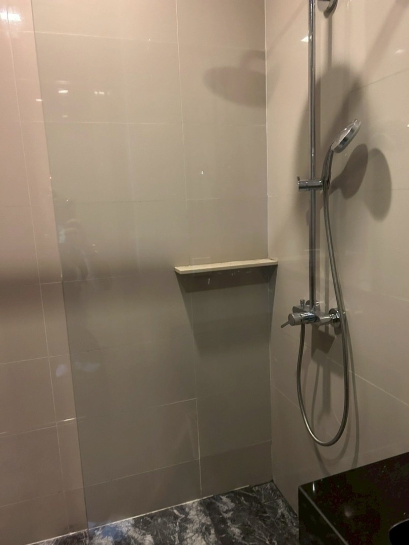 For RentCondoSukhumvit, Asoke, Thonglor : 🔥For urgent rent🔥 Edge Sukhumvit 23, spacious room, beautiful view, fully furnished, ready to move in, near BTS Asoke and MRT Sukhumvit.