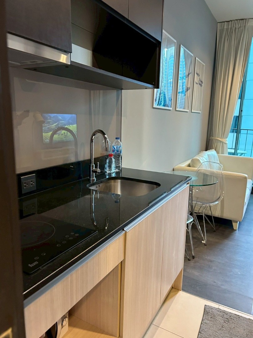 For RentCondoSukhumvit, Asoke, Thonglor : 🔥For urgent rent🔥 Edge Sukhumvit 23, spacious room, beautiful view, fully furnished, ready to move in, near BTS Asoke and MRT Sukhumvit.