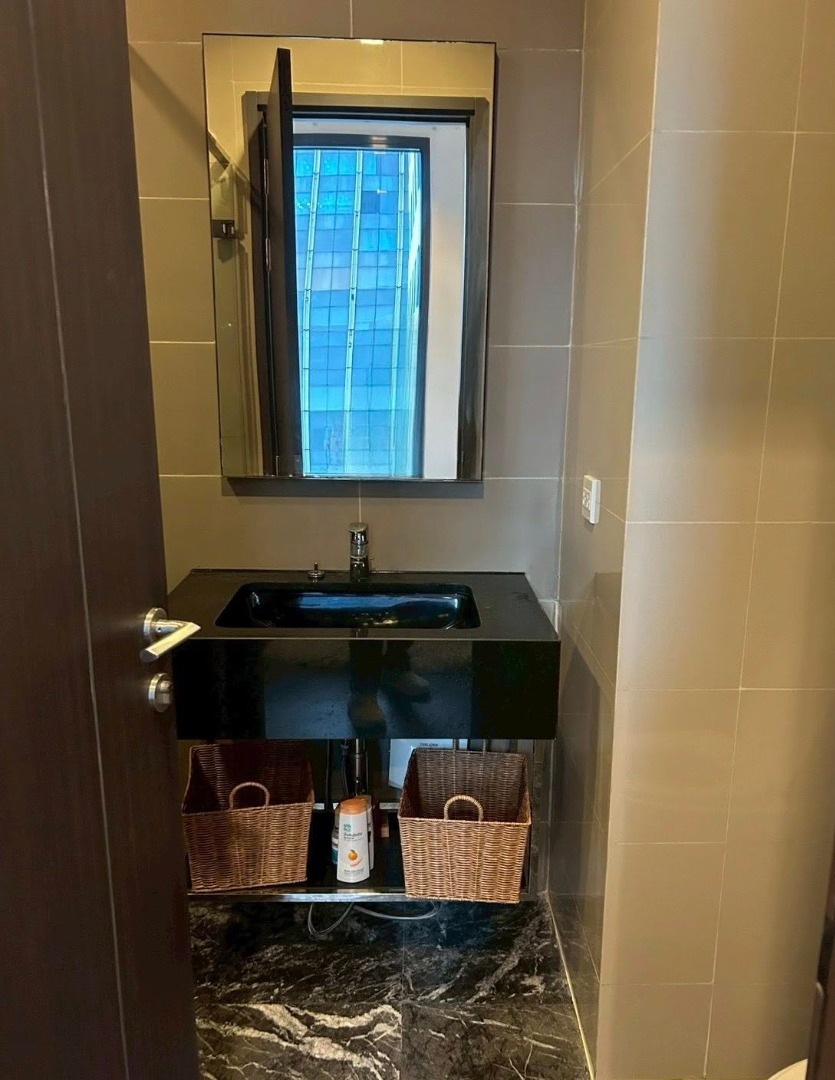 For RentCondoSukhumvit, Asoke, Thonglor : 🔥For urgent rent🔥 Edge Sukhumvit 23, spacious room, beautiful view, fully furnished, ready to move in, near BTS Asoke and MRT Sukhumvit.