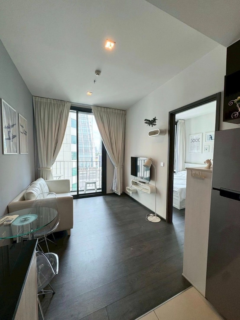 For RentCondoSukhumvit, Asoke, Thonglor : 🔥For urgent rent🔥 Edge Sukhumvit 23, spacious room, beautiful view, fully furnished, ready to move in, near BTS Asoke and MRT Sukhumvit.