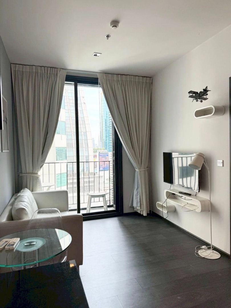 For RentCondoSukhumvit, Asoke, Thonglor : 🔥For urgent rent🔥 Edge Sukhumvit 23, spacious room, beautiful view, fully furnished, ready to move in, near BTS Asoke and MRT Sukhumvit.