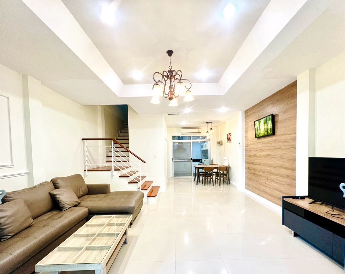 ให้เช่าทาวน์โฮมพัฒนาการ ศรีนครินทร์ : เช่าด่วนราคาพิเศษสุด ทาวน์โฮม 3 ชั้น บ้านกลางเมือง เออร์บาเนี่ยน ศรีนครินทร์ 46/1 บ้านสวย เฟอร์ฯ ครบ พร้อมเข้าอยู่