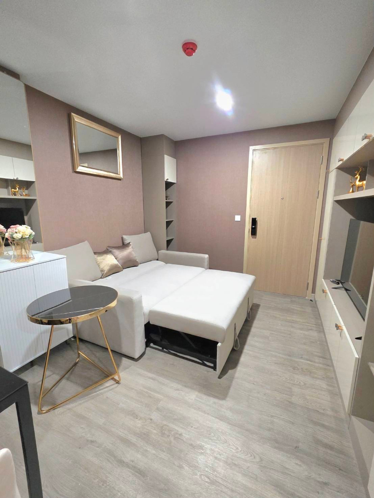 For RentCondoSathorn, Narathiwat : New room, newly decorated (Never been rented) Pool view room for rent, The Shade Sathon 1.