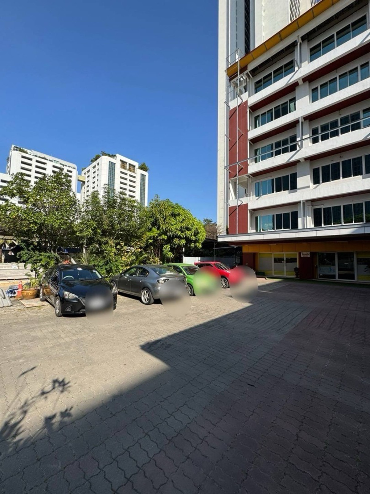 For RentOfficeBangna, Bearing, Lasalle : Single building 2,260 square meters, 6 floors, has elevator, 10 parking spaces, can rent more @ Bangna, near Central, international schools and Mega Bangna.
