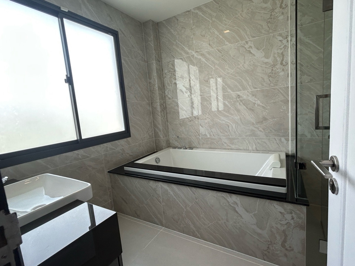 บ้านบางนา แบริ่ง ลาซาล : ให้เช่า / ขายบ้านเเกรนด์บางกอกบูเลอวาร์ด ราคาเสนอได้ค่ะ