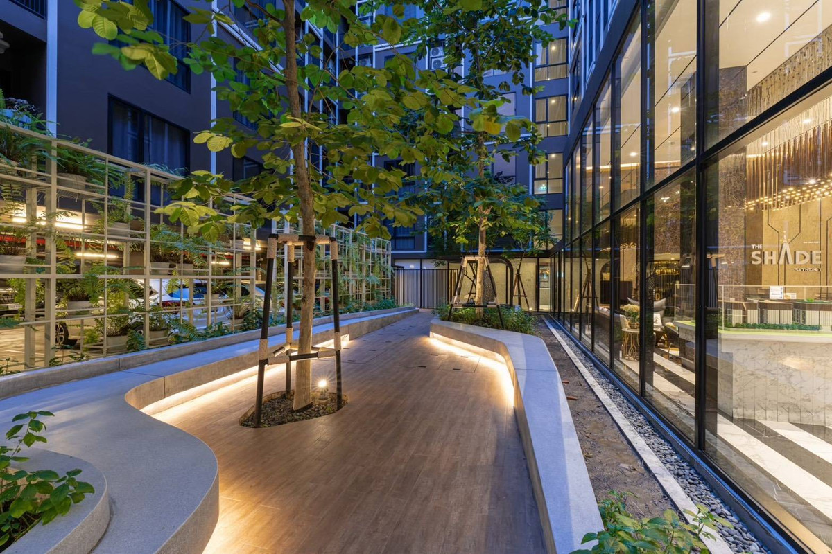 For RentCondoSathorn, Narathiwat : New room, newly decorated (Never been rented) Pool view room for rent, The Shade Sathon 1.