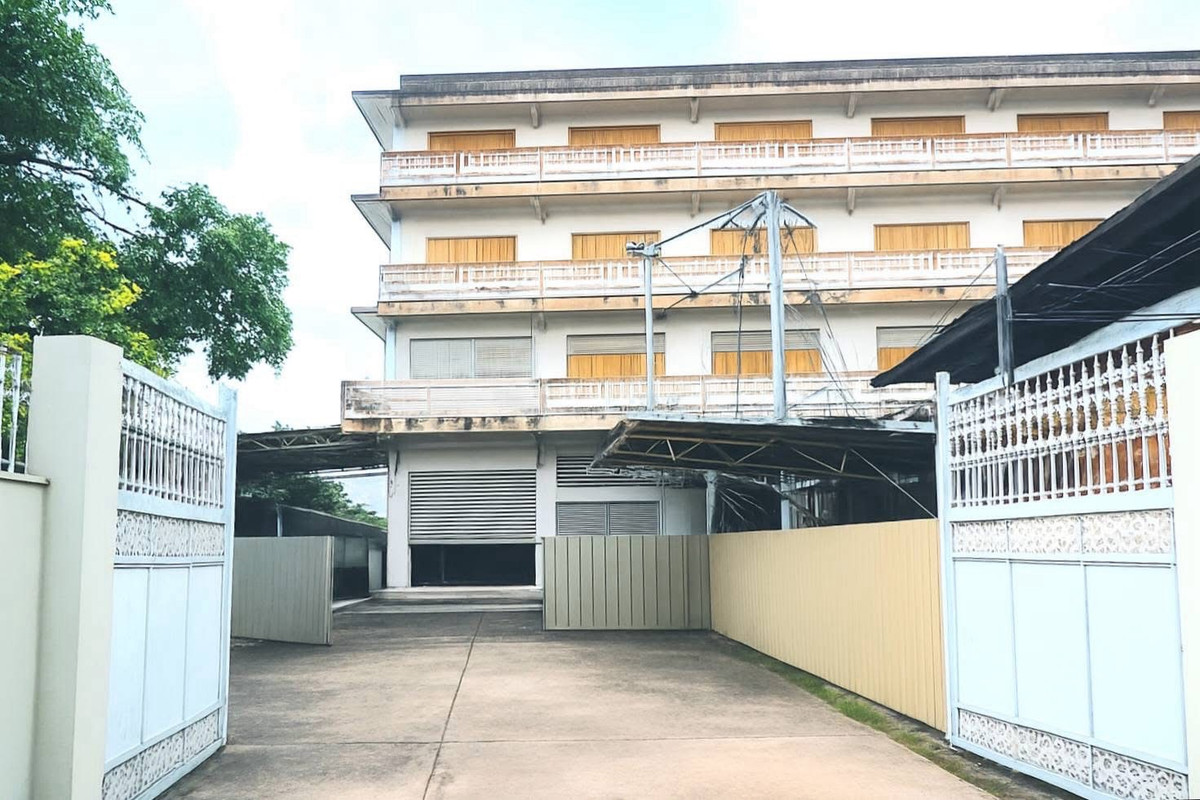 For RentWarehouseRathburana, Suksawat : Factory/warehouse for rent, 4 floors, on an industrial-logistics location. Suksawat Zone 14