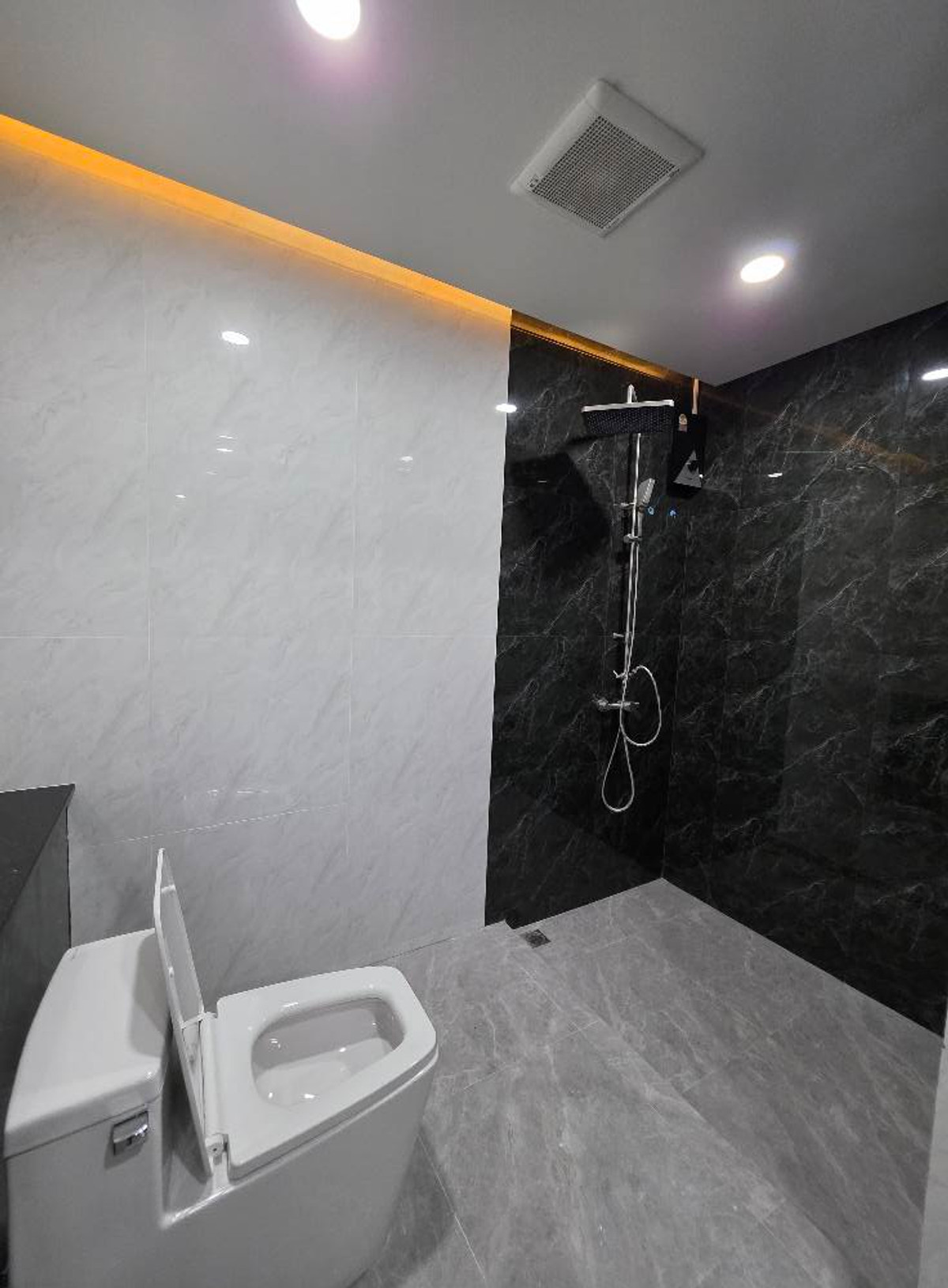 For RentHousePattaya, Bangsaen, Chonburi : House with land Soi Sukhumvit - Pattaya 15 - 17 / 3 bedrooms (for rent), House & Land Soi Sukhumvit - Pattaya 15 - 17 / 3 Bedrooms (FOR RENT) BEWN006