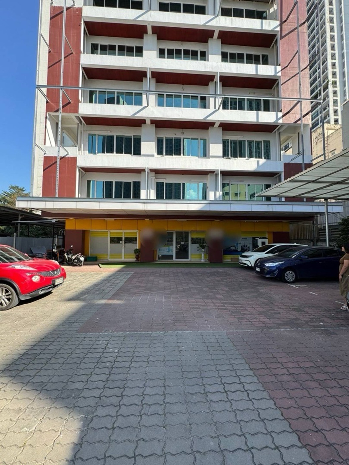 For RentOfficeBangna, Bearing, Lasalle : Single building 2,260 square meters, 6 floors, has elevator, 10 parking spaces, can rent more @ Bangna, near Central, international schools and Mega Bangna.