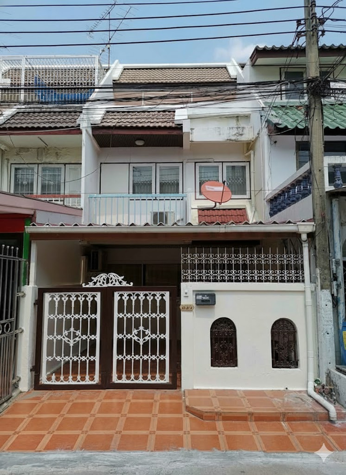 ให้เช่าทาวน์โฮมแจ้งวัฒนะ เมืองทอง : ให้เช่าทาวน์เฮ้าส์ 3 ชั้น ปรับปรุงใหม่ หลังโรงหนังงามวงศ์วาน