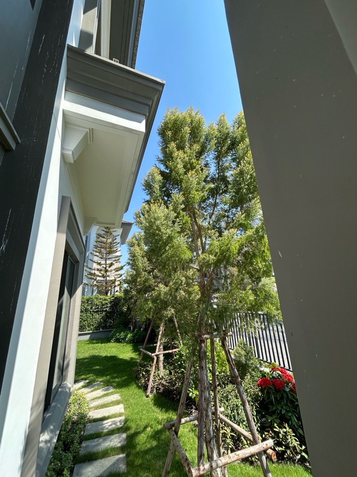 บ้านบางนา แบริ่ง ลาซาล : ให้เช่า / ขายบ้านเเกรนด์บางกอกบูเลอวาร์ด ราคาเสนอได้ค่ะ