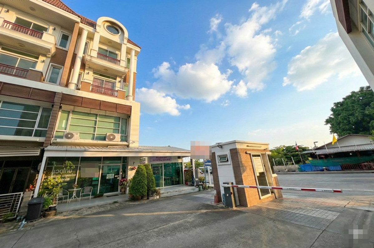 โฮมออฟฟิศเลียบทางด่วนรามอินทรา : ขายและให้เช่า โฮมออฟฟิศ 4 ชั้น พรีเมี่ยมเพลส 5 หลังมุม ถนนรามอินทรา40 เลียบด่วนเอกมัย–รามอินทรา 