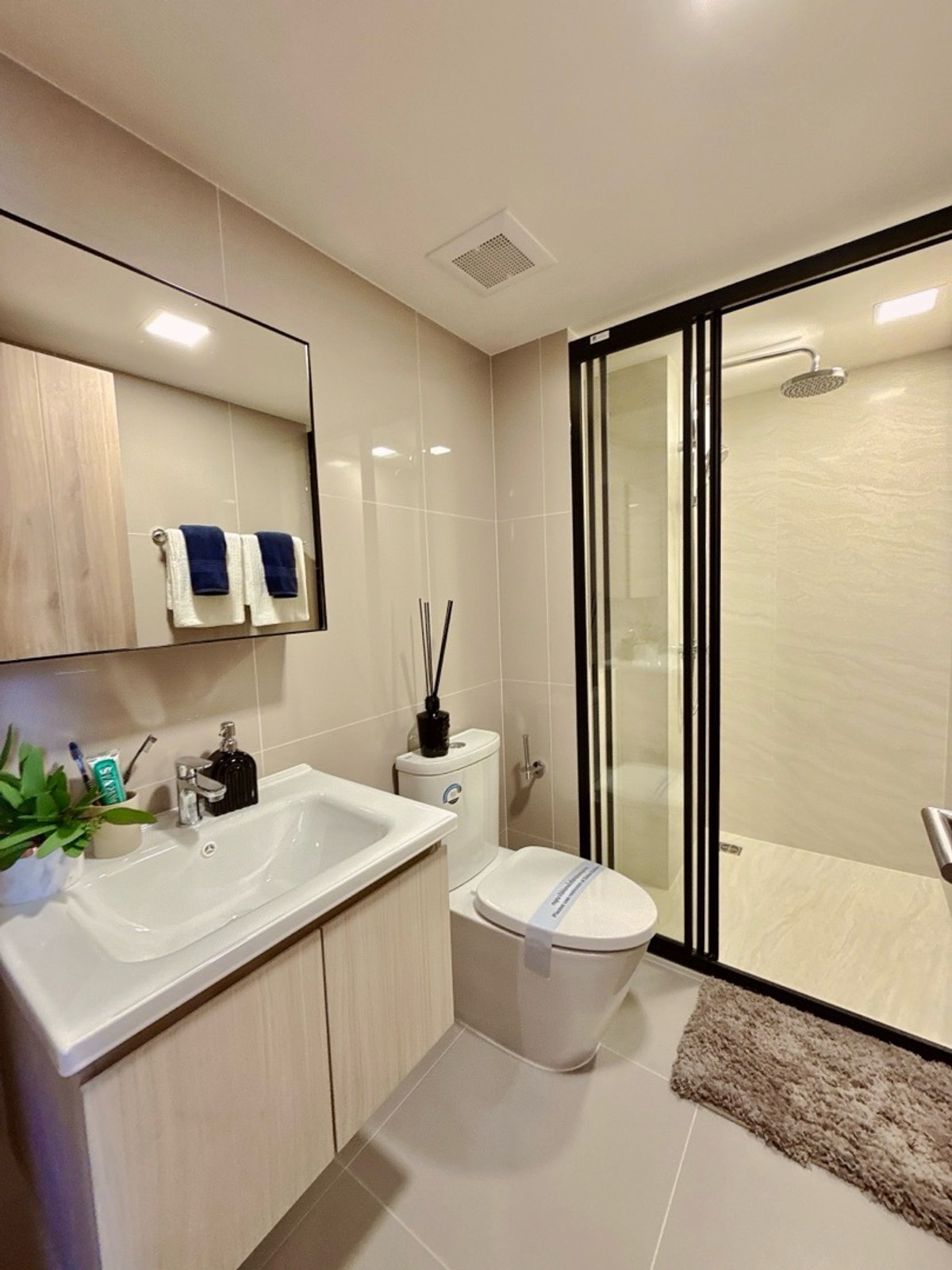 ขายคอนโดพระราม 9 เพชรบุรีตัดใหม่ RCA : 𝐓𝐇𝐄 𝐁𝐀𝐒𝐄 𝐔𝐑𝐁𝐀𝐍 𝐑𝐀𝐌𝐀𝟗 𝐅𝐫𝐞𝐞 ทุกค่าใช่จ่าย ฟรีเงินดาวน์ 𝐎 บาท ผ่อนสบายๆ 𝟖,𝟗𝟎𝟎/เดือน ราคาดีที่สุด 