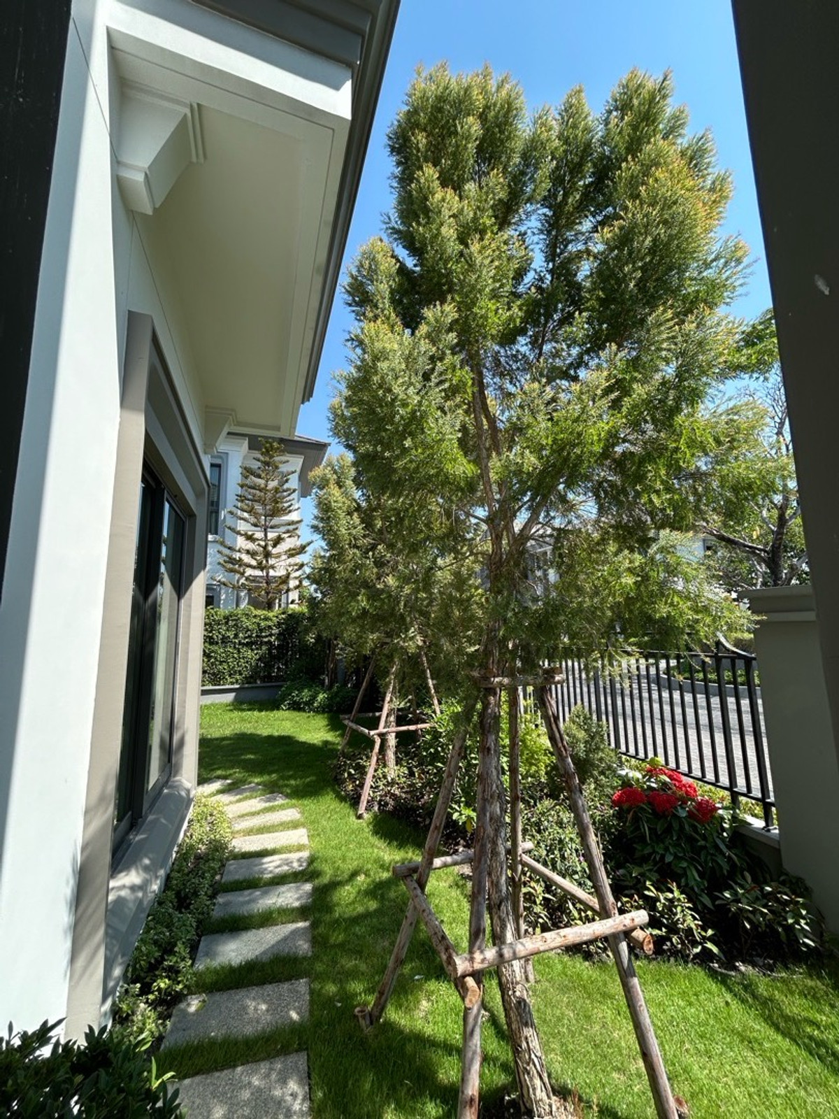 บ้านบางนา แบริ่ง ลาซาล : ให้เช่า / ขายบ้านเเกรนด์บางกอกบูเลอวาร์ด ราคาเสนอได้ค่ะ