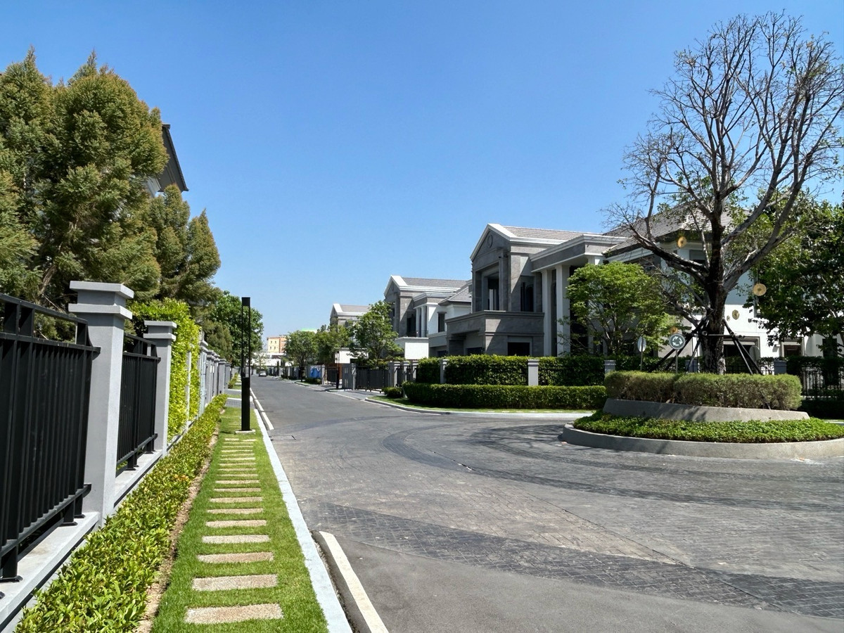 บ้านบางนา แบริ่ง ลาซาล : ให้เช่า / ขายบ้านเเกรนด์บางกอกบูเลอวาร์ด ราคาเสนอได้ค่ะ