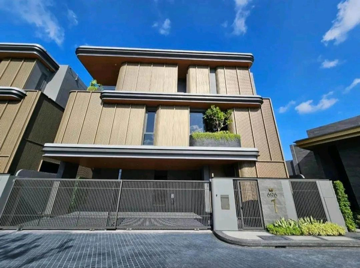 ให้เช่าบ้านพระราม 9 เพชรบุรีตัดใหม่ RCA : ✅ ว่างให้เช่า BUGAAN พระราม9–เหม่งจ๋าย บ้านหรู 3 ชั้น มีลิฟท์ + สระว่ายน้ำส่วนตัว พื้นที่ 522 ตร.ม. ค่าเช่า 320,000/เดือน 📞ติดต่อเอเจ้นท์ลูกเจี๊ยบ 065-536-5165