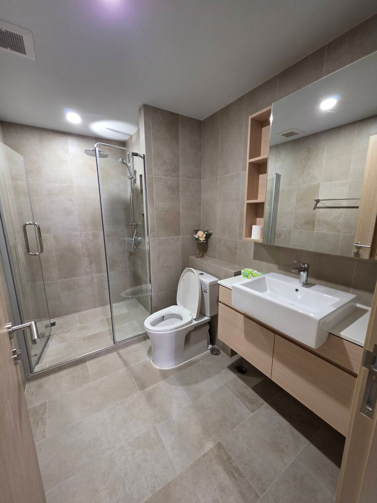 For RentCondoSathorn, Narathiwat : New room, newly decorated (Never been rented) Pool view room for rent, The Shade Sathon 1.