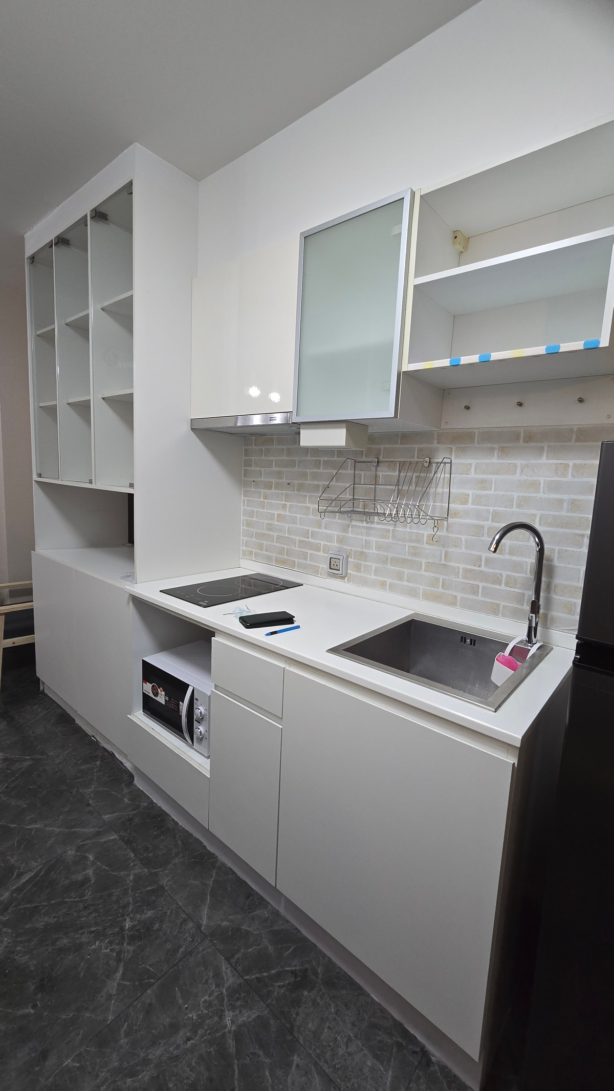 ขายคอนโดคลองเตย กล้วยน้ำไท : ขายด่วน! Life Rama4 Asoke Vertiplex ชั้น33 เพดานสูง 4.4 ม. | วิวสวนเบญจกิติ + สุขุมวิท | เฟอร์ฯแบรนด์หรูครบ พร้อม Art Pieces