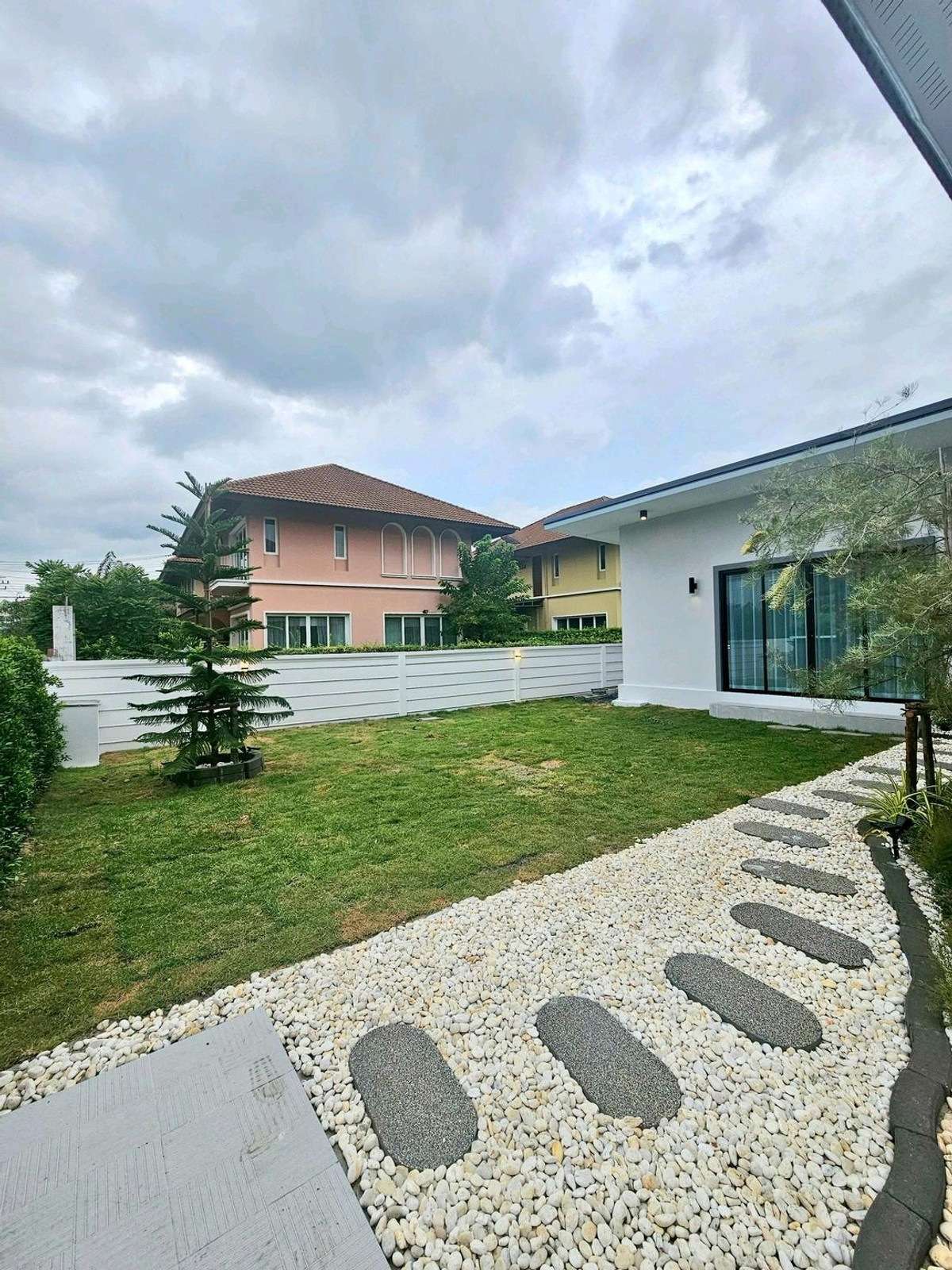 For SaleHouseNawamin, Ramindra : 2-story detached house for sale, Tuscana Village Phraya Suren 41 Pink Line Near Fashion Island Department Store, The Promenade, Makro, Big C, Lotus, The Jazz along Khlong Song, Hathaimit Market, Minburi Market, Thai Watsadu, HomePro, renovated and ready t