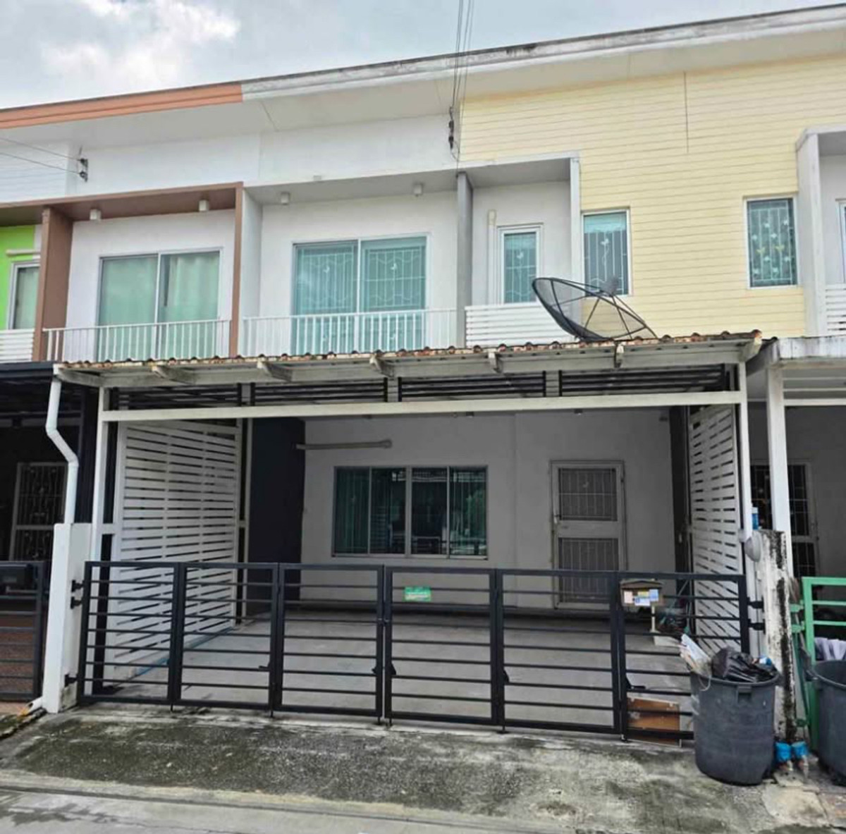 ให้เช่าทาวน์โฮมมีนบุรี-ร่มเกล้า : ให้เช่าทาวน์โฮม The Connect 22 รามอินทรา–มีนบุรี ใกล้ตลาดมีนบุรี และรถไฟฟ้า 