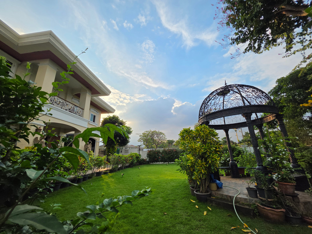 ขายบางนา แบริ่ง ลาซาล : ขายบ้านหรูบางนา กม.13 เหมาะสำหรับครอบครัวใหญ่ พร้อมฟังก์ชันครบเหมือนรีสอร์ตส่วนตัว