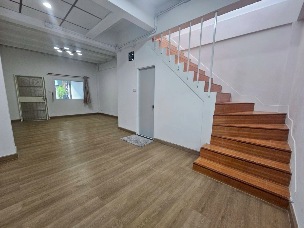 ขายทาวน์โฮมรามคำแหง หัวหมาก : ขายทาวน์เฮาส์ 2 ชั้น หมู่บ้านปรีชา 8 บ้านรีโนเวทใหม่พร้อมอยู่ ราคาดีมาก (N.1936)