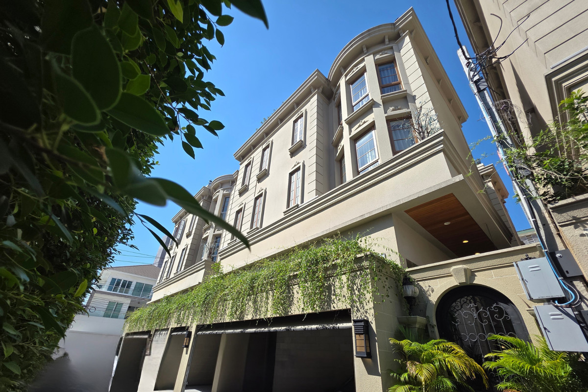 For SaleSukhumvit, Asoke, Thonglor : CASA Ekkamai 28 — A Masterpiece European Classic Pool Villa In the Heart of Ekkamai