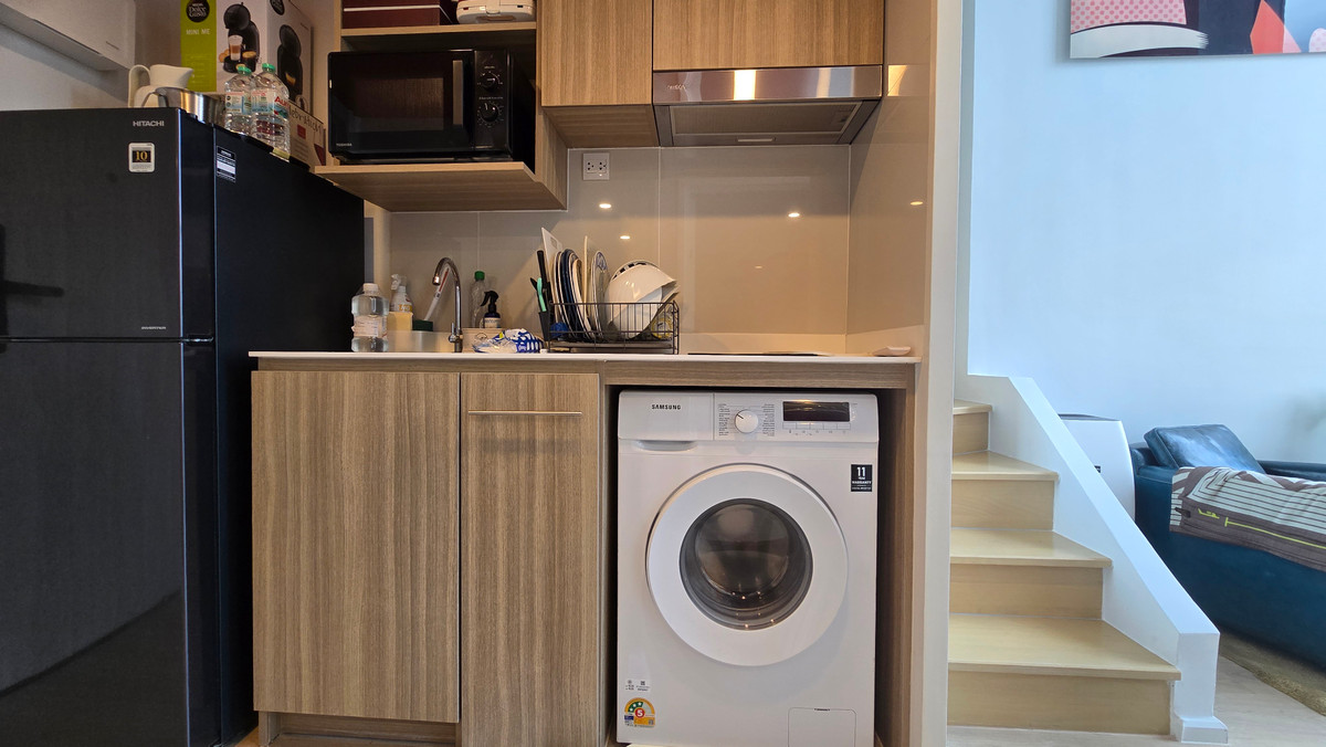 ขายคอนโดคลองเตย กล้วยน้ำไท : ขายด่วน! Life Rama4 Asoke Vertiplex ชั้น33 เพดานสูง 4.4 ม. | วิวสวนเบญจกิติ + สุขุมวิท | เฟอร์ฯแบรนด์หรูครบ พร้อม Art Pieces