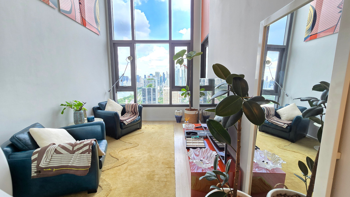 ขายคอนโดคลองเตย กล้วยน้ำไท : ขายด่วน! Life Rama4 Asoke Vertiplex ชั้น33 เพดานสูง 4.4 ม. | วิวสวนเบญจกิติ + สุขุมวิท | เฟอร์ฯแบรนด์หรูครบ พร้อม Art Pieces